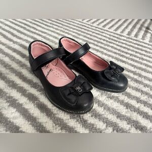SHAGOVITA Leather girls’ shoes, size US 10 (EU 27). Leather inside and out.